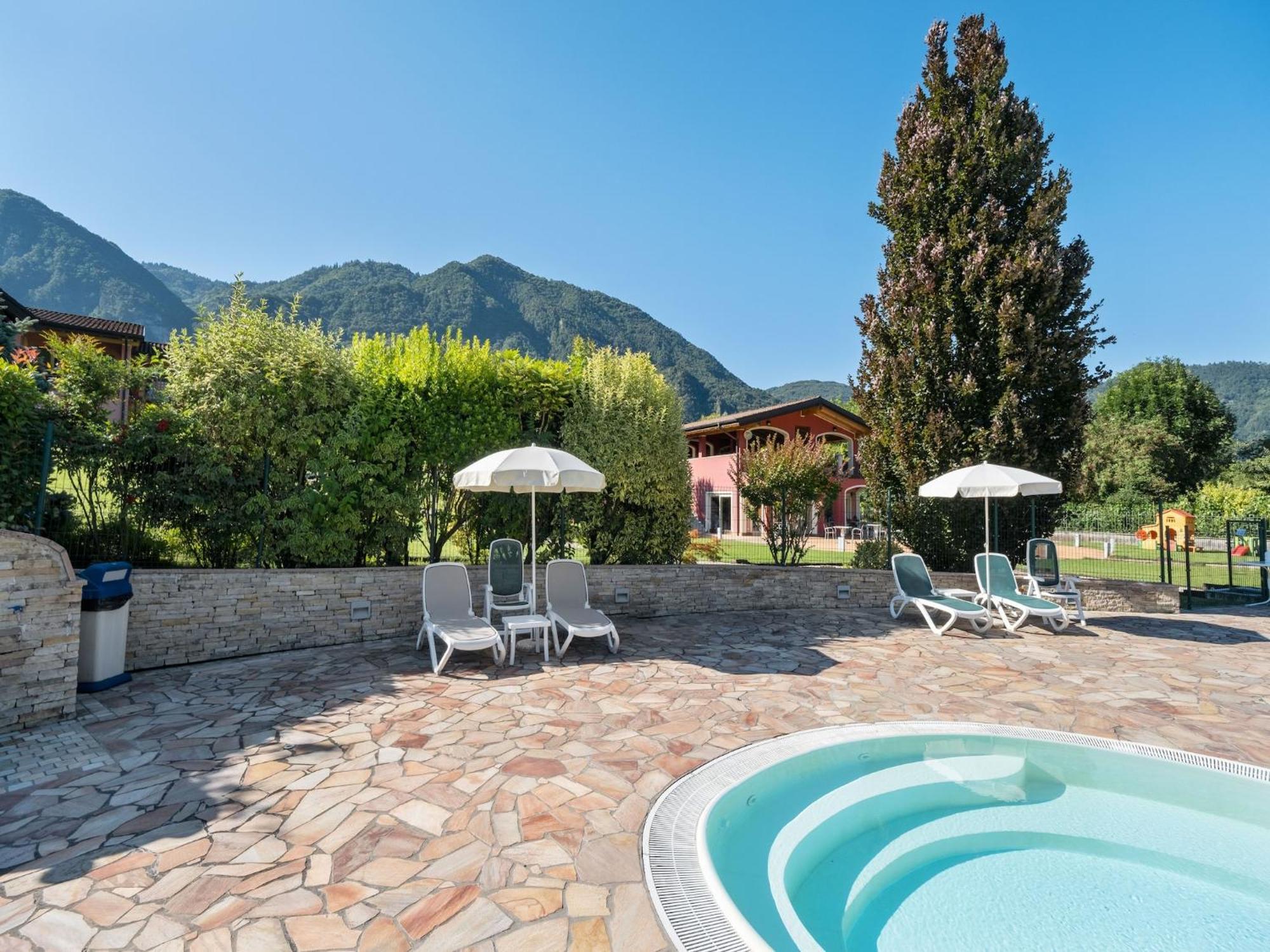 Spacious Apartment In Idro With Shared Pool Crone Exterior photo