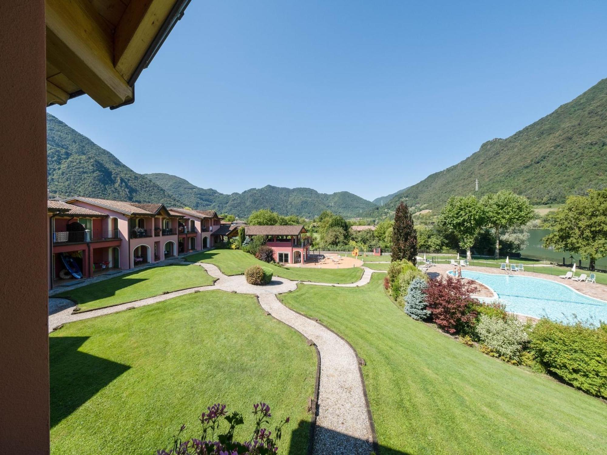 Spacious Apartment In Idro With Shared Pool Crone Exterior photo