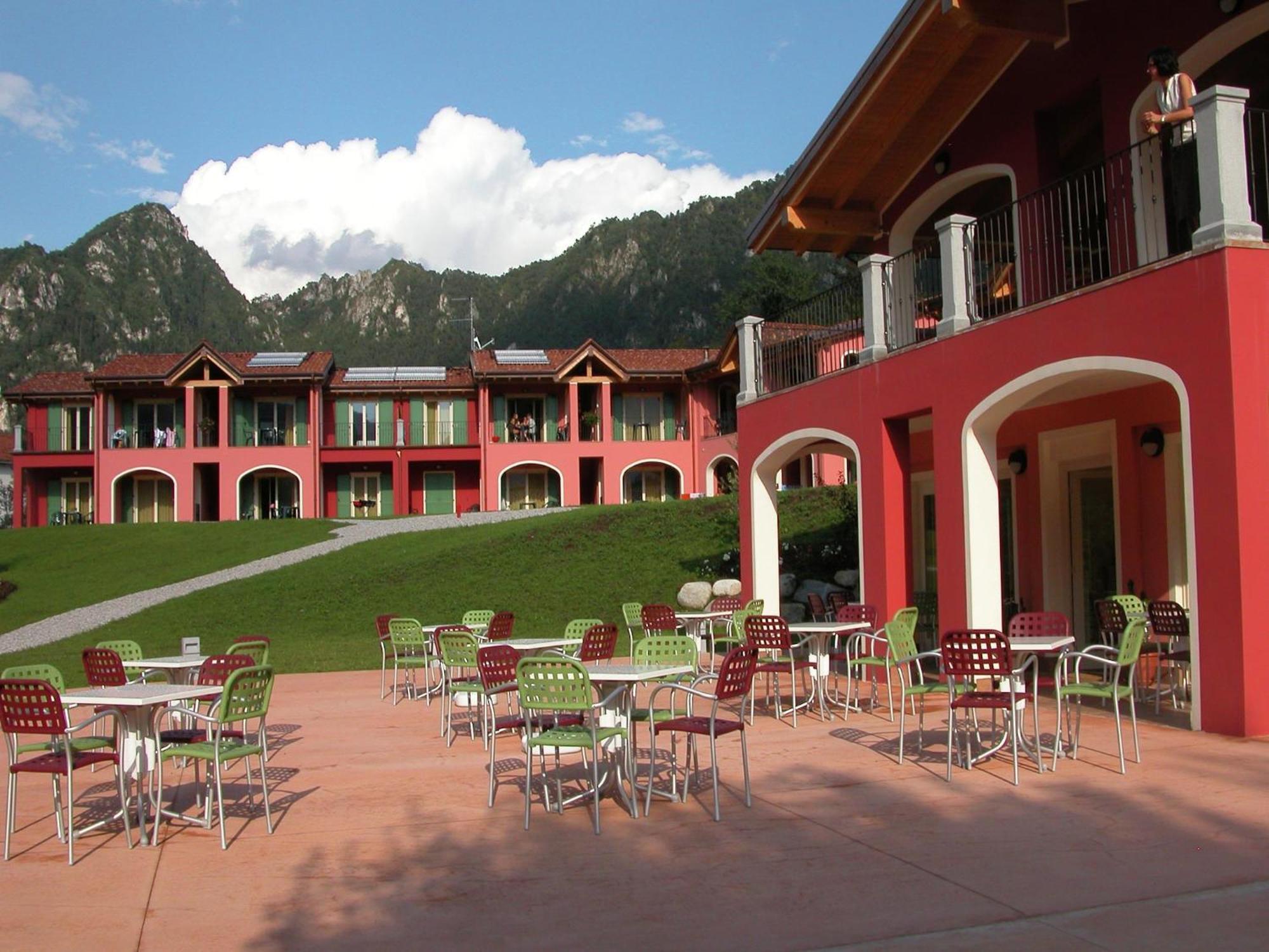 Spacious Apartment In Idro With Shared Pool Crone Exterior photo